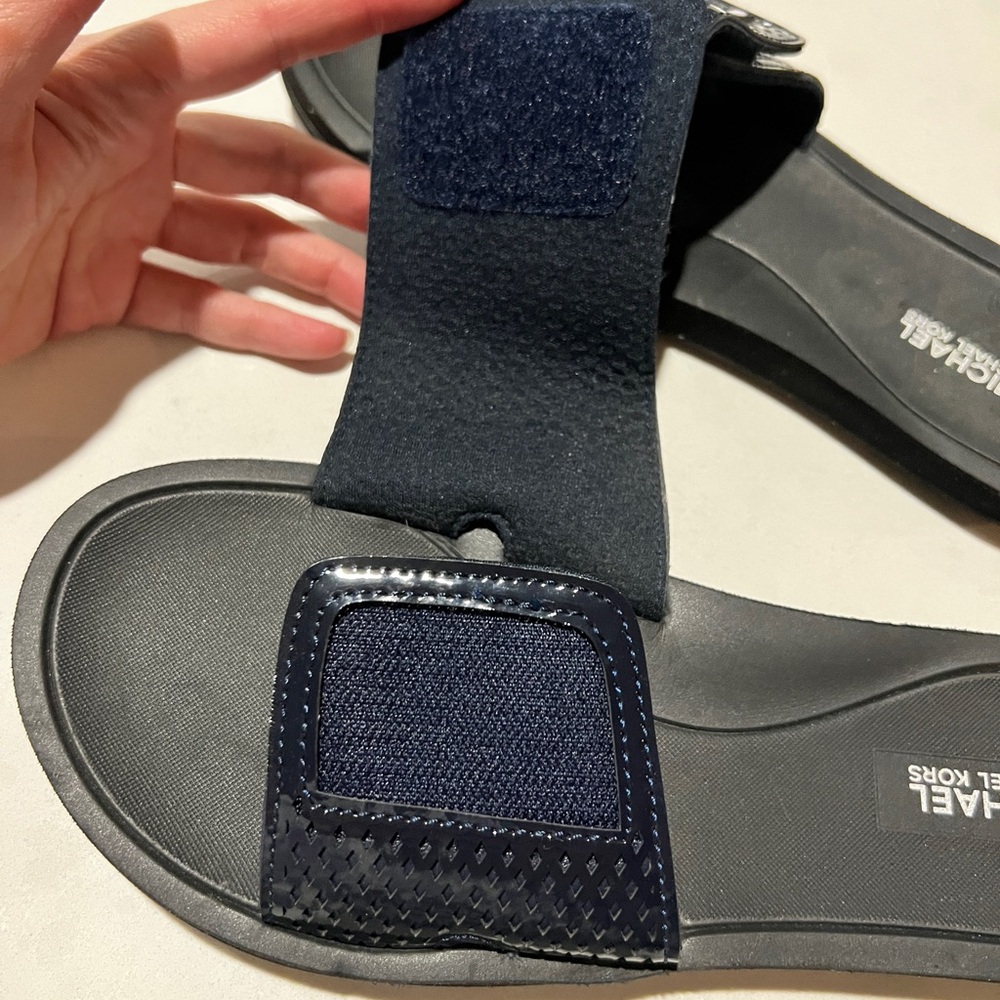 Nwot Michael Kors Slides - image 4